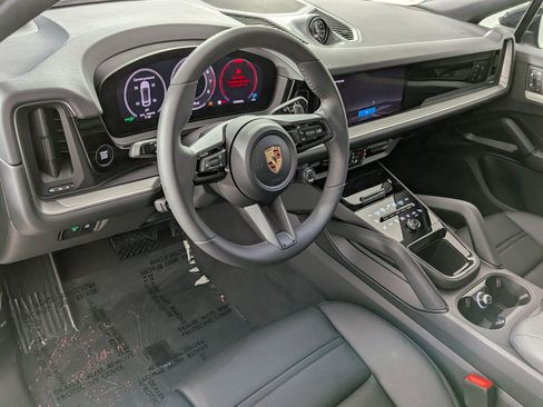New 2026 Porsche Cayenne Coupe AWD/4WD image 4