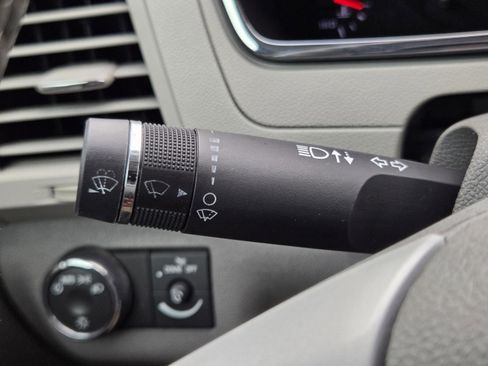 Used 2012 Chevrolet Traverse LS FWD image 16