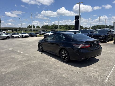 Used 2022 Toyota Camry SE FWD image 24