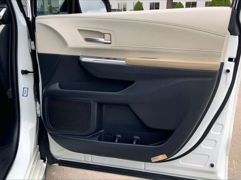 Used 2021 Toyota Sienna Limited image 21