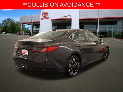 Used 2025 Toyota Camry XLE image 5