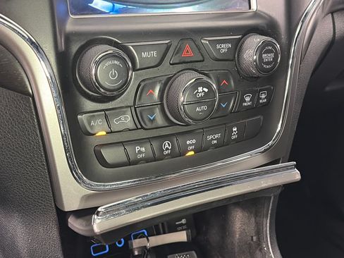 Used 2018 Jeep Grand Cherokee Altitude AWD/4WD image 21