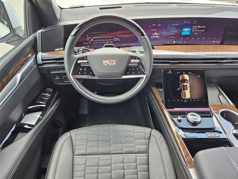 Used 2025 Cadillac Escalade Sport Platinum w/ LPO, ONYX Package AWD/4WD image 14