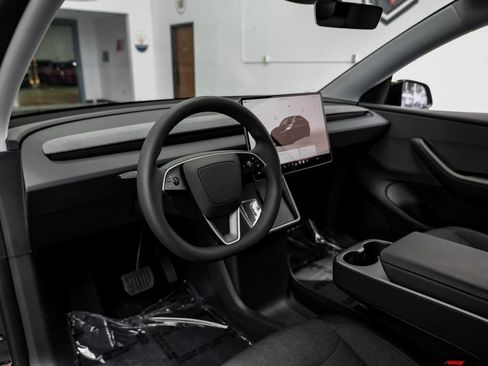 Used 2026 Tesla Model Y 2WD image 3