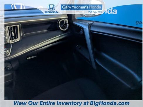Used 2018 Toyota RAV4 XLE FWD image 19