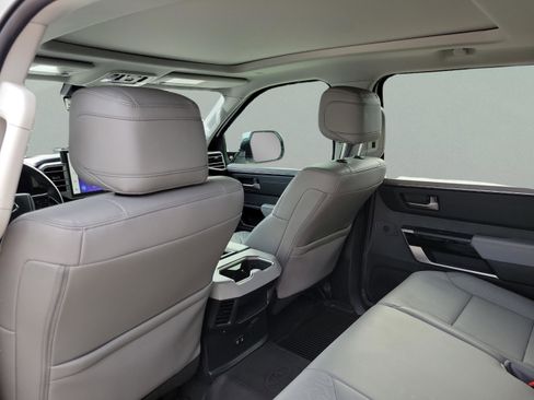 Used 2024 Toyota Tundra Limited image 11