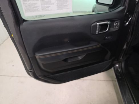 Used 2025 Jeep Wrangler Unlimited Sahara AWD/4WD image 11