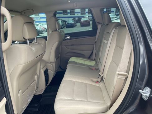 Used 2019 Jeep Grand Cherokee Laredo AWD/4WD image 20