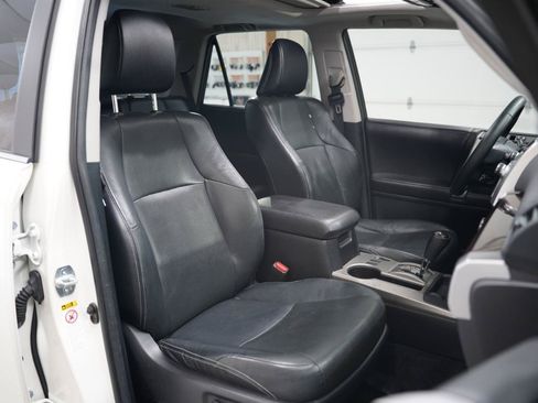 Used 2016 Toyota 4Runner Limited AWD/4WD image 31