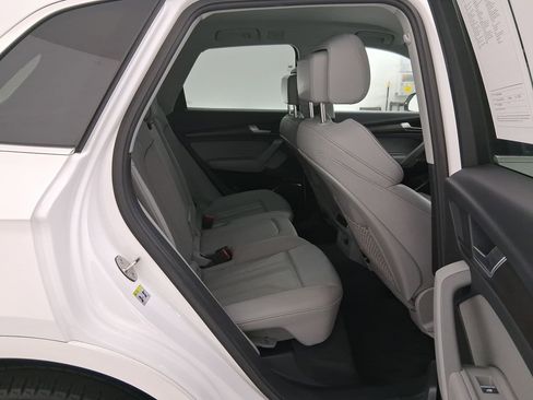 Used 2022 Audi Q5 e Premium w/ Convenience Package image 29