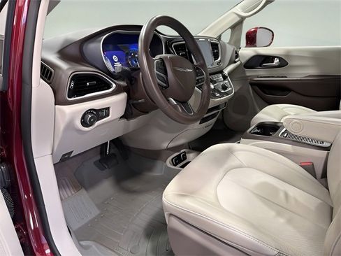 Used 2020 Chrysler Pacifica Touring-L Plus w/ Advanced Safetytec Group image 12