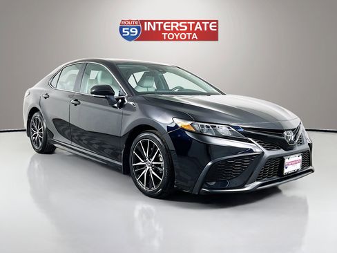 Certified 2024 Toyota Camry SE image 1