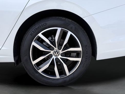 Used 2025 Volkswagen Jetta SE FWD image 15