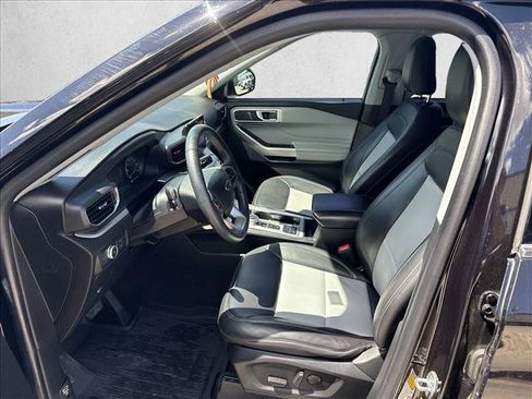 Used 2022 Ford Explorer XLT w/ Equipment Group 202A RWD image 12