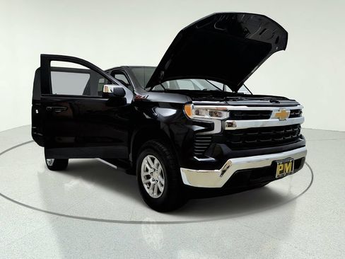 Used 2024 Chevrolet Silverado 1500 LT w/ Z71 Off-Road Package AWD/4WD image 11