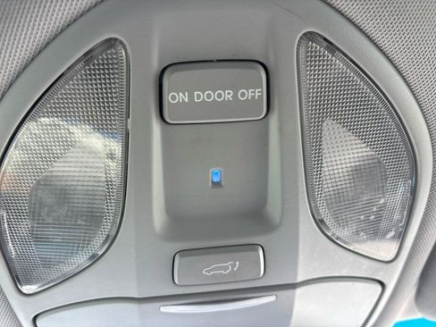 Used 2016 Hyundai Santa Fe Limited FWD image 16