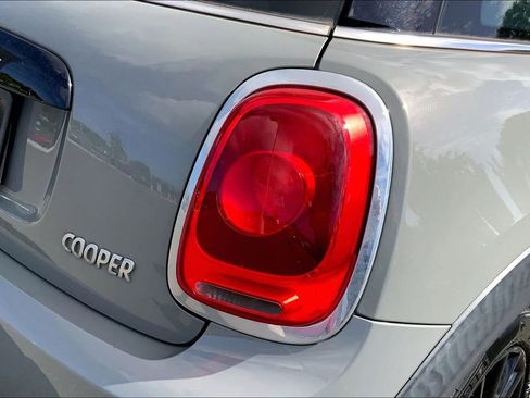 Used 2018 MINI Cooper 2-Door Hardtop image 22