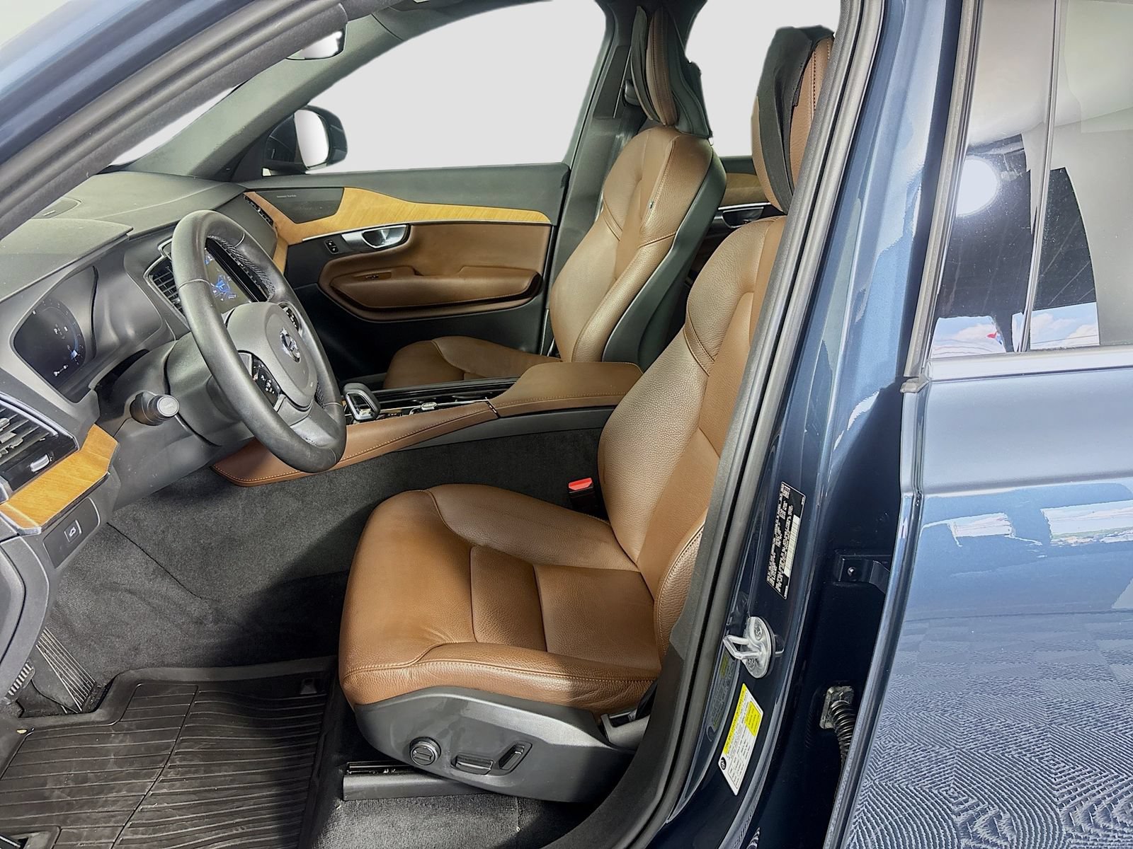 Used 2024 Volvo XC90 B6 Plus w/ Protection Package Premier AWD/4WD image 22