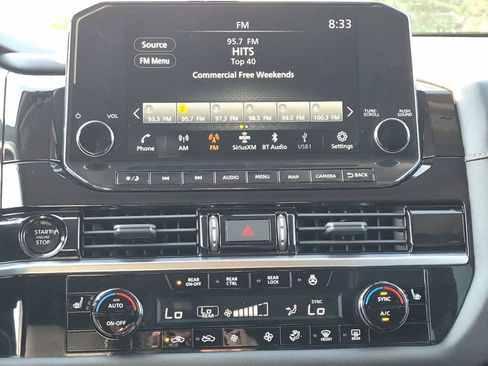 Used 2025 Nissan Pathfinder SL AWD/4WD image 23