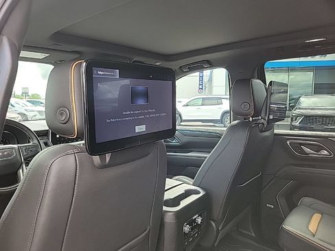 Used 2022 GMC Yukon AT4 w/ AT4 Premium Package AWD/4WD image 13