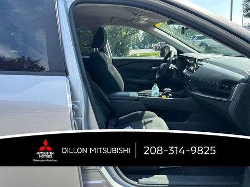 Used 2025 Nissan Rogue SV AWD/4WD image 14