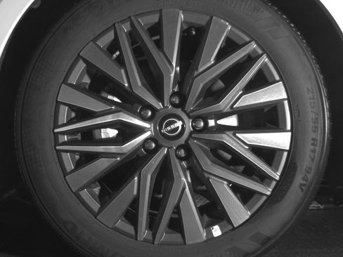 Used 2025 Nissan Altima 2.5 SV FWD image 11