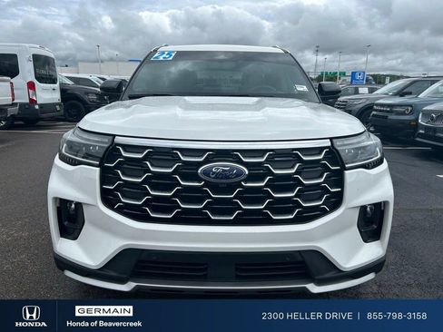 Used 2025 Ford Explorer Platinum w/ Ultimate Package AWD/4WD image 2