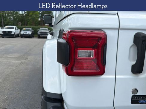 Used 2019 Jeep Wrangler Unlimited Sahara AWD/4WD image 15
