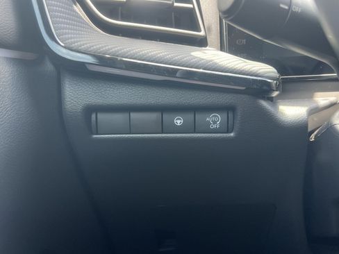 Used 2025 Nissan Kicks SR FWD image 12