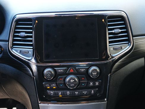 Used 2021 Jeep Grand Cherokee Laredo X image 16