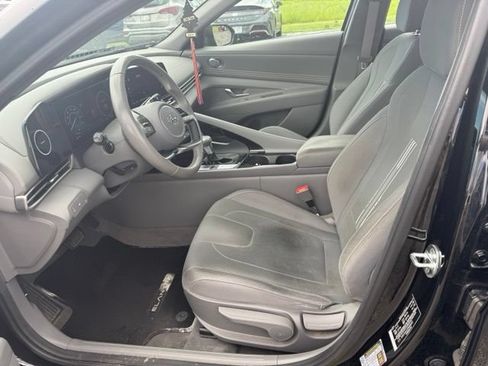 Used 2023 Hyundai Elantra SEL w/ Convenience Package FWD image 6