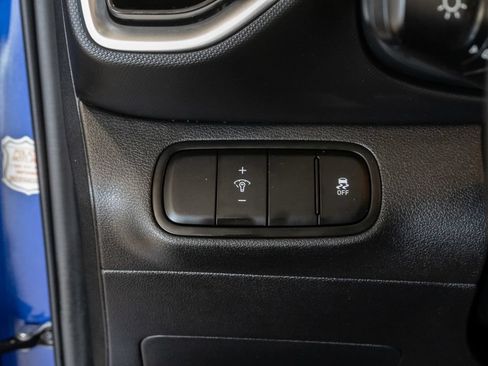 Used 2025 Hyundai Venue SEL FWD image 14