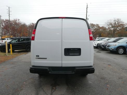 Used 2021 Chevrolet Express 2500 w/ Driver Convenience Package image 6