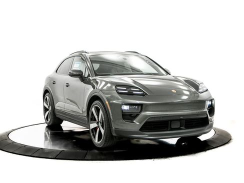 New 2026 Porsche Macan 4S Electric AWD/4WD image 9
