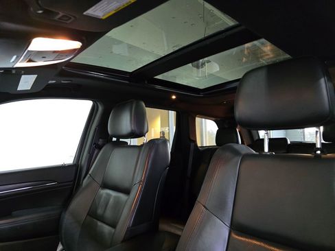 Used 2020 Jeep Grand Cherokee Limited w/ Luxury Group II image 23