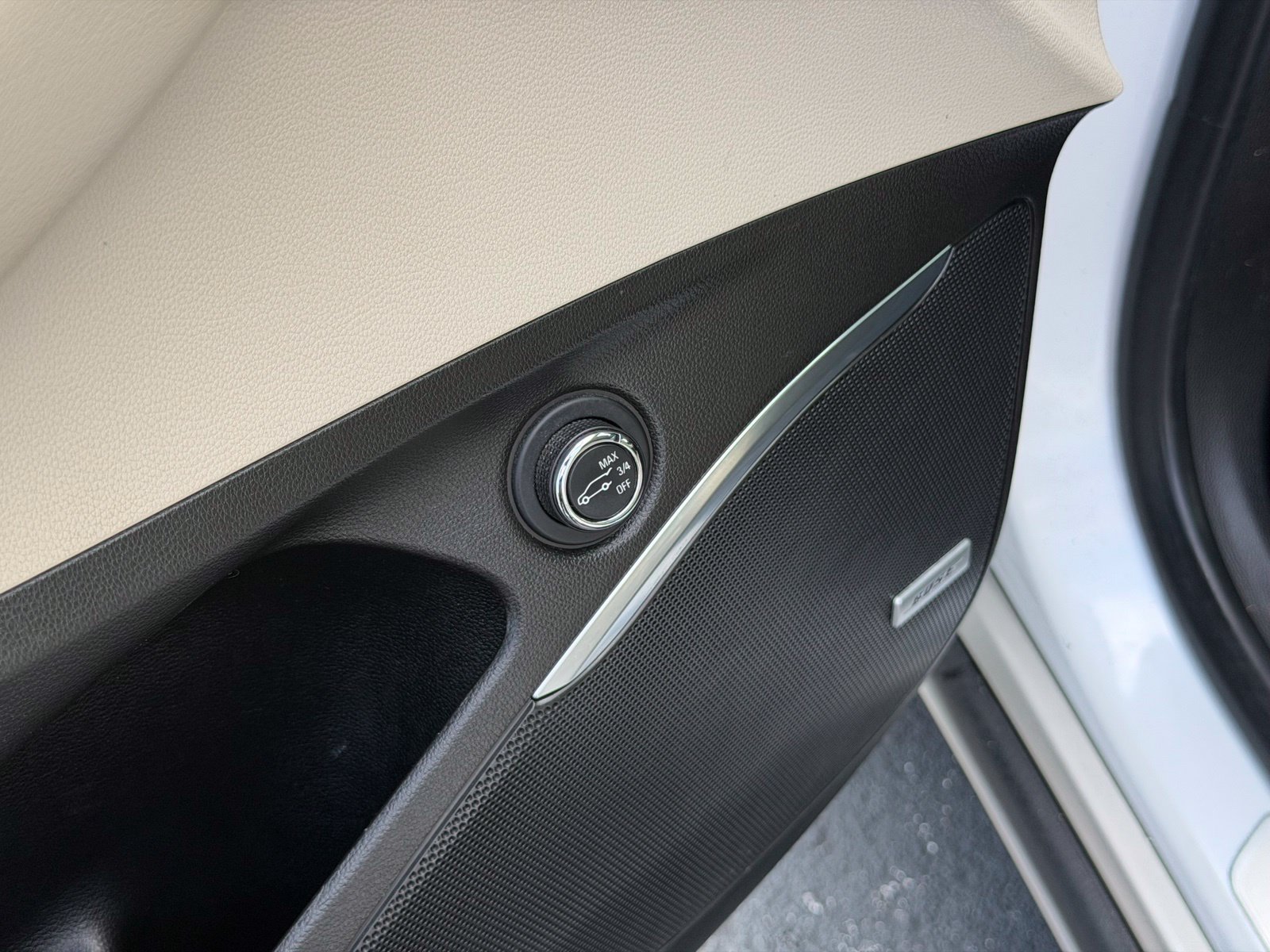Used 2020 Buick Enclave Premium w/ Sun and Sites Package FWD image 15