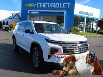 Used 2025 Chevrolet Traverse LT