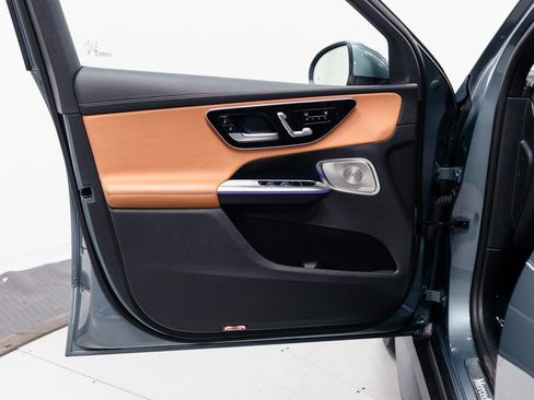 Used 2025 Mercedes-Benz GLC 350e GLC 350e image 5