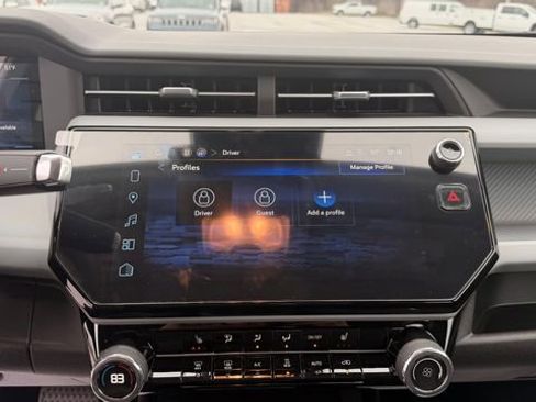 New 2027 Chevrolet Bolt LT w/ Comfort Package FWD image 27
