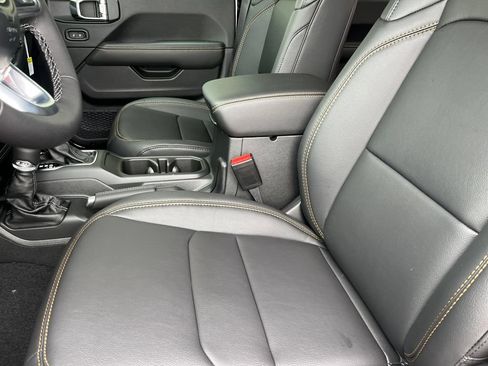 New 2025 Jeep Wrangler Unlimited Sahara AWD/4WD image 17