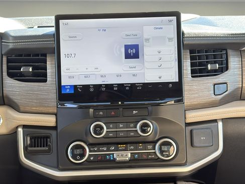 Used 2024 Ford Expedition Limited AWD/4WD image 10