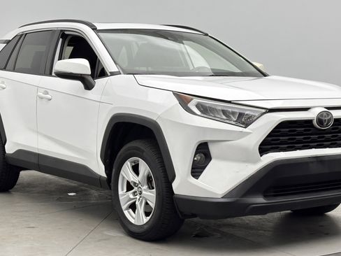 Used 2019 Toyota RAV4 XLE image 3