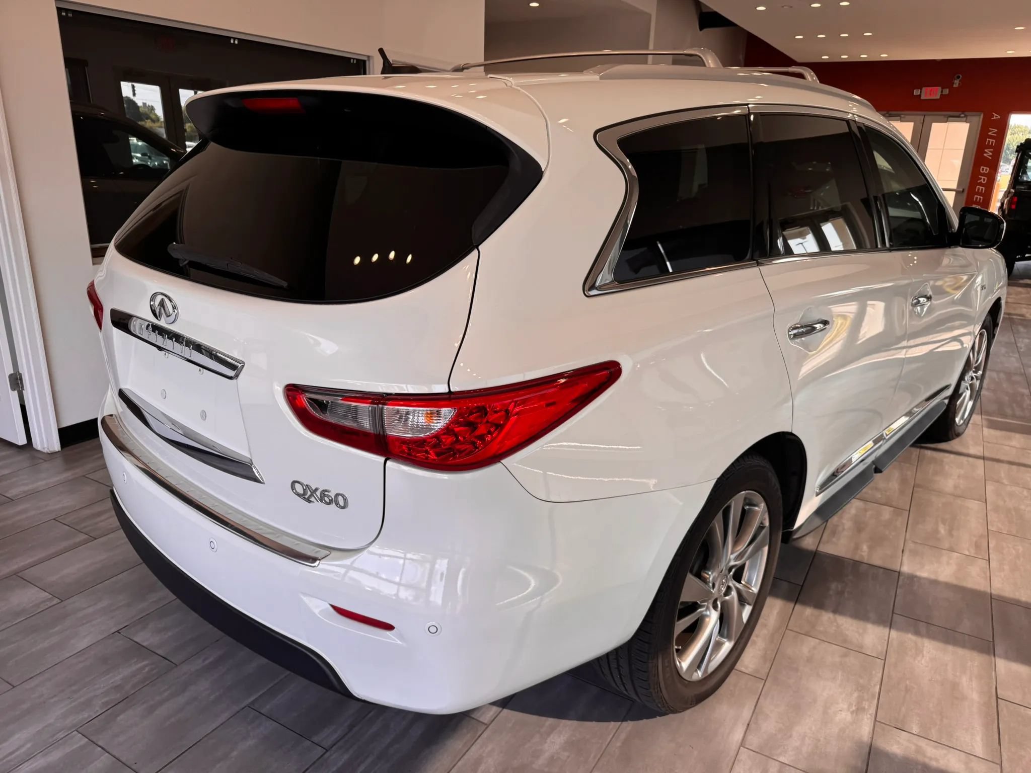 Used 2014 INFINITI QX60 FWD w/ Deluxe Touring Package image 15