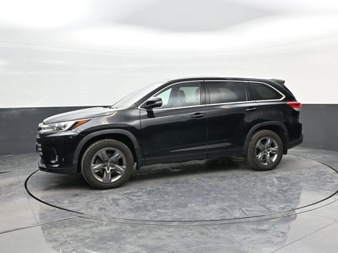 Used 2018 Toyota Highlander Limited Platinum image 4