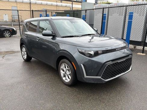 Used 2025 Kia Soul LX w/ LX Technology Package FWD image 4