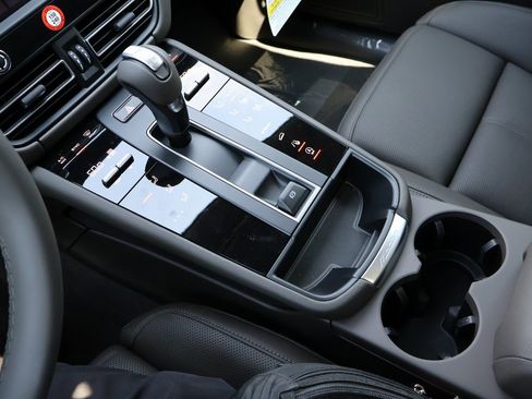 New 2025 Porsche Macan image 24