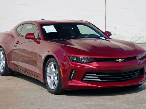Used 2017 Chevrolet Camaro LT RWD image 42