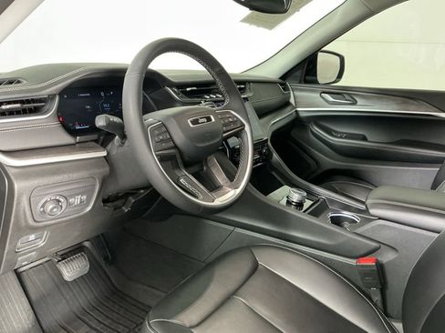 Used 2024 Jeep Grand Cherokee L Limited image 23