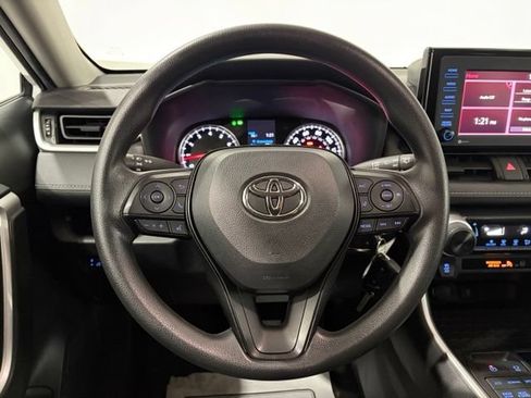 Used 2022 Toyota RAV4 LE AWD/4WD image 16