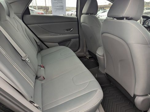 Used 2022 Hyundai Elantra SEL w/ Convenience Package FWD image 33